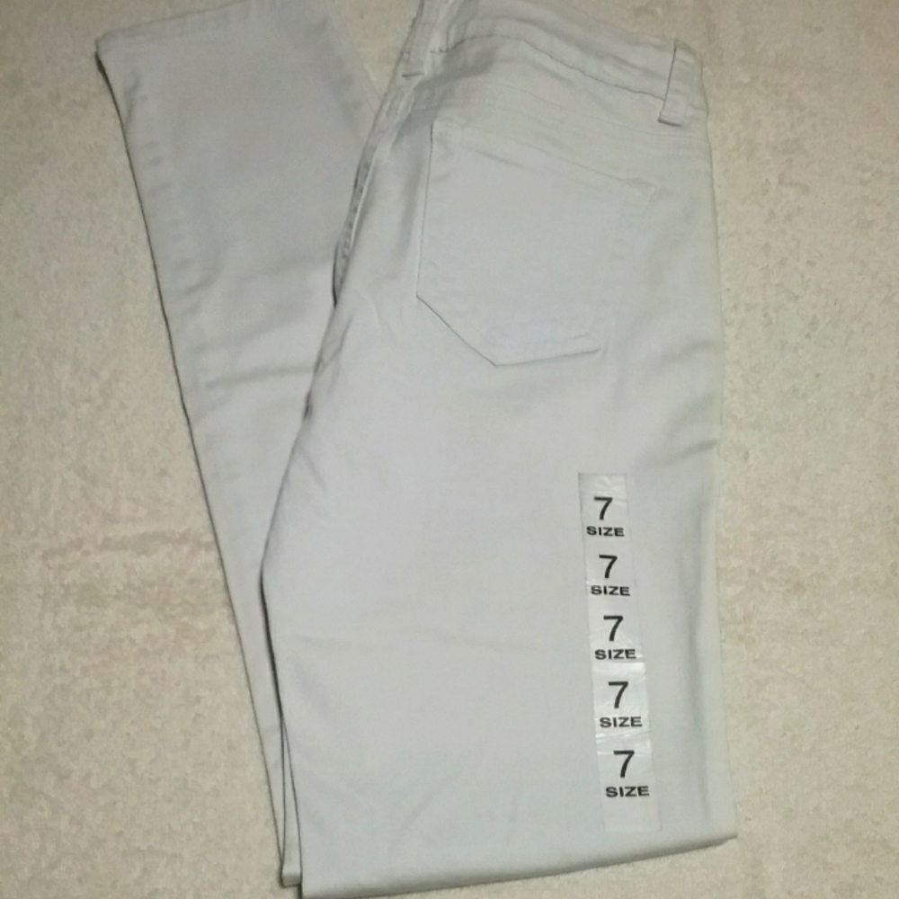 BRAND NEW NWT Love Culture White Jeans - Size 7